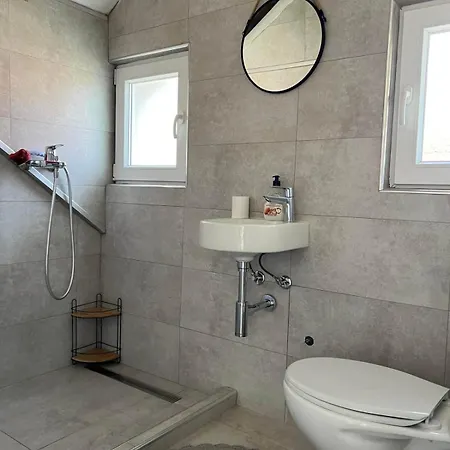 בית נופש River House Zizi
